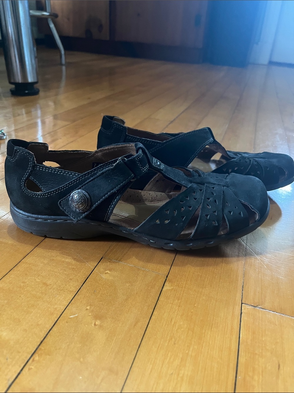 Cobb Hill suede women’s 7.5 closed toe Sandals comfort footbed